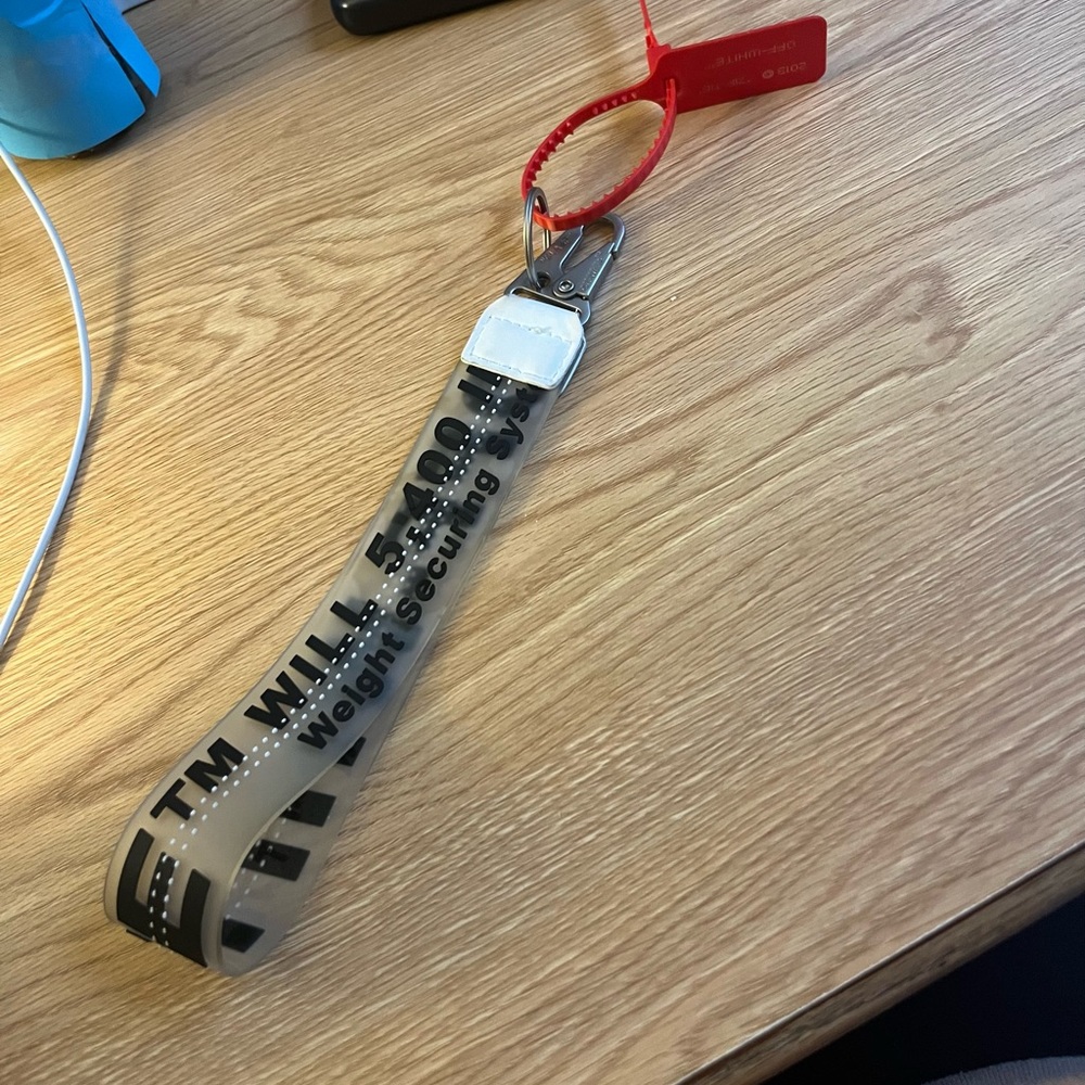 OFF WHITE keychain
